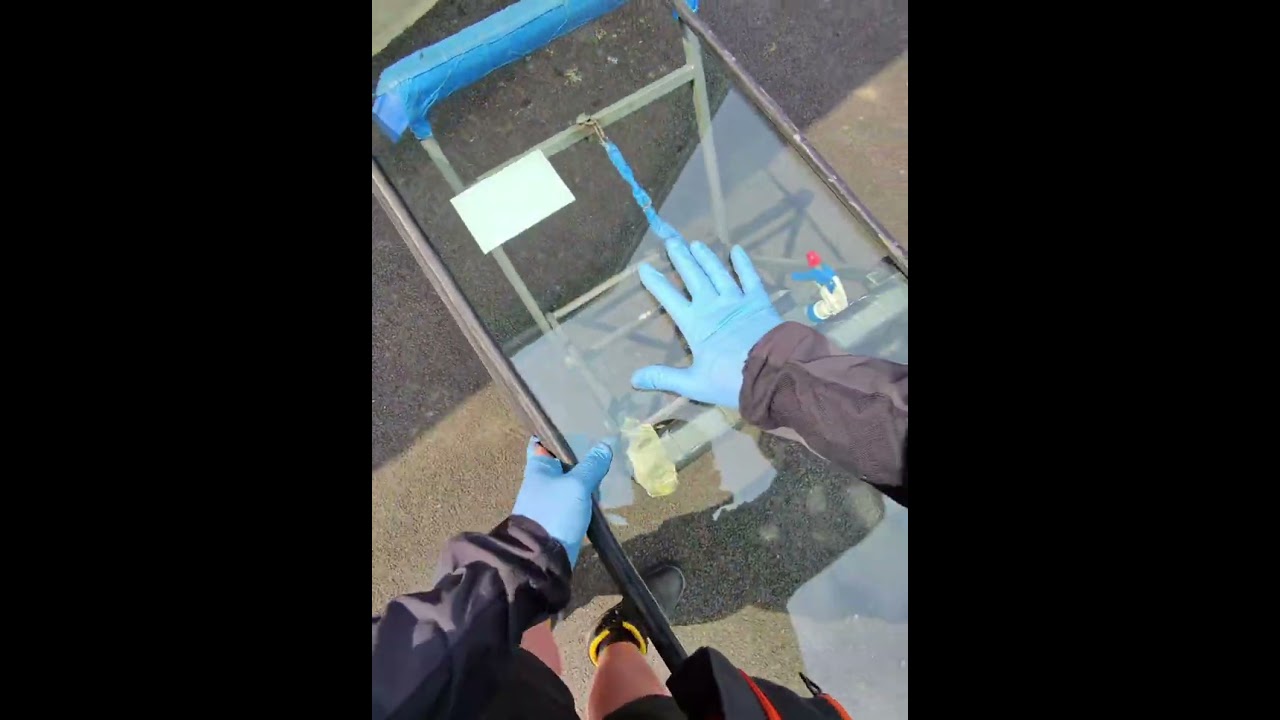 Windscreen replacement on a 1998 Land Rover defender
