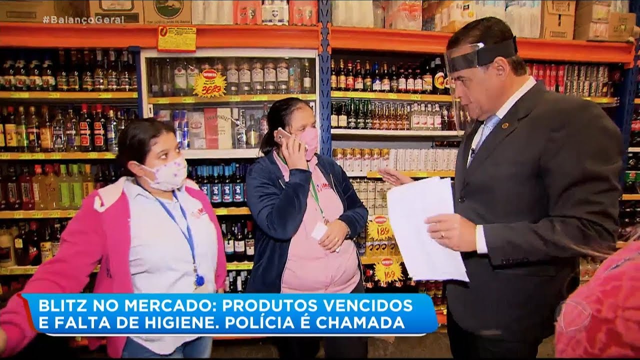 Xerife do Consumidor faz blitz em supermercado com produtos vencidos e falta de higiene