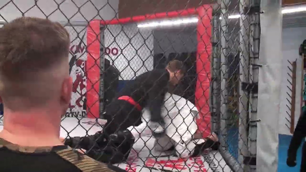 Prüfungskämpfe im Kampjujutsu.