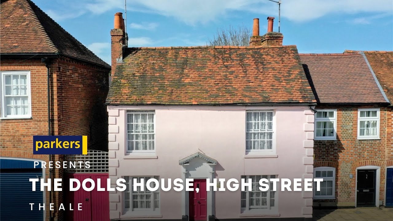 Quirky three bedroom home for sale on Theale High Street📍