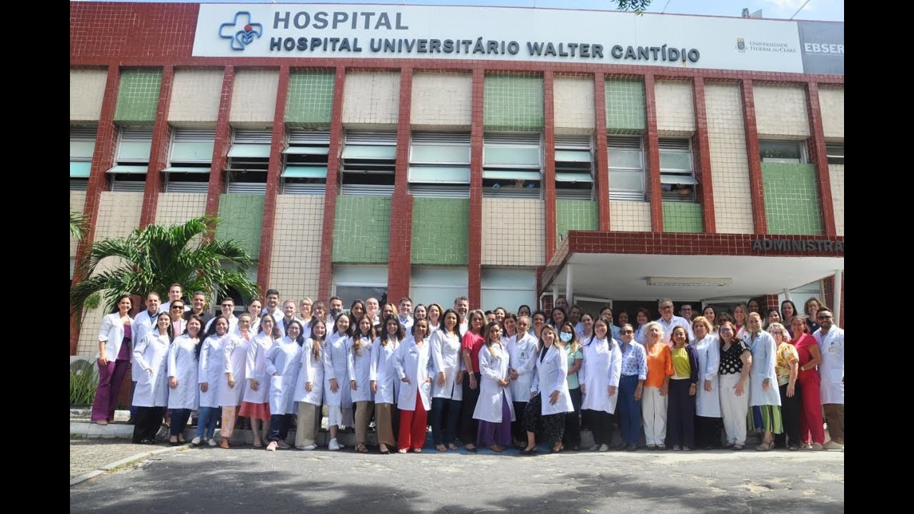 LEUCEMIA MIELOMONOC&Iacute;TICA CR&Ocirc;NICA LMMC: Dra. Emanuelly Vasconcelos