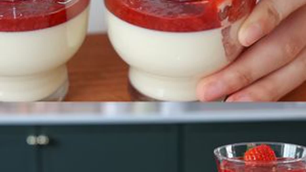 panna cotta 草莓意式奶冻，简单易做免烤#牛奶布丁 #治愈系美食 #慕斯布丁做法 #草莓奶冻 #下午茶甜品