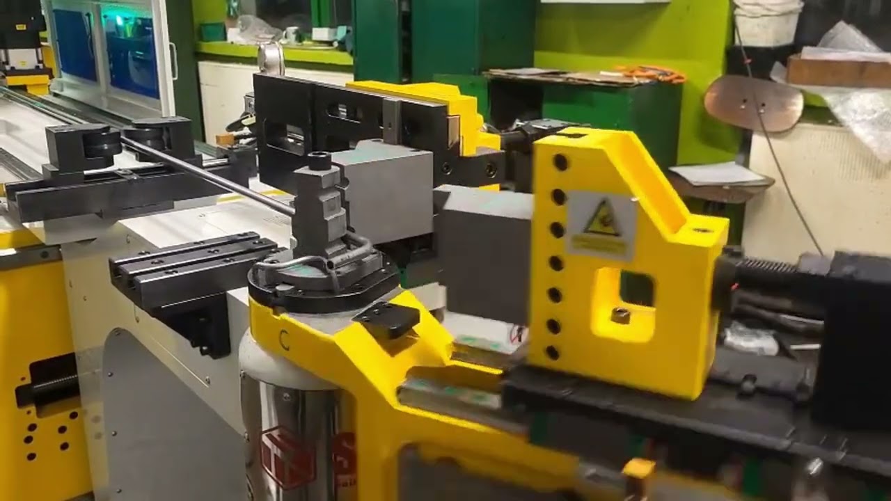 Automatic Pipe #bending and #cutting #CNC machine tube bender Doblado y corte automático de tubos