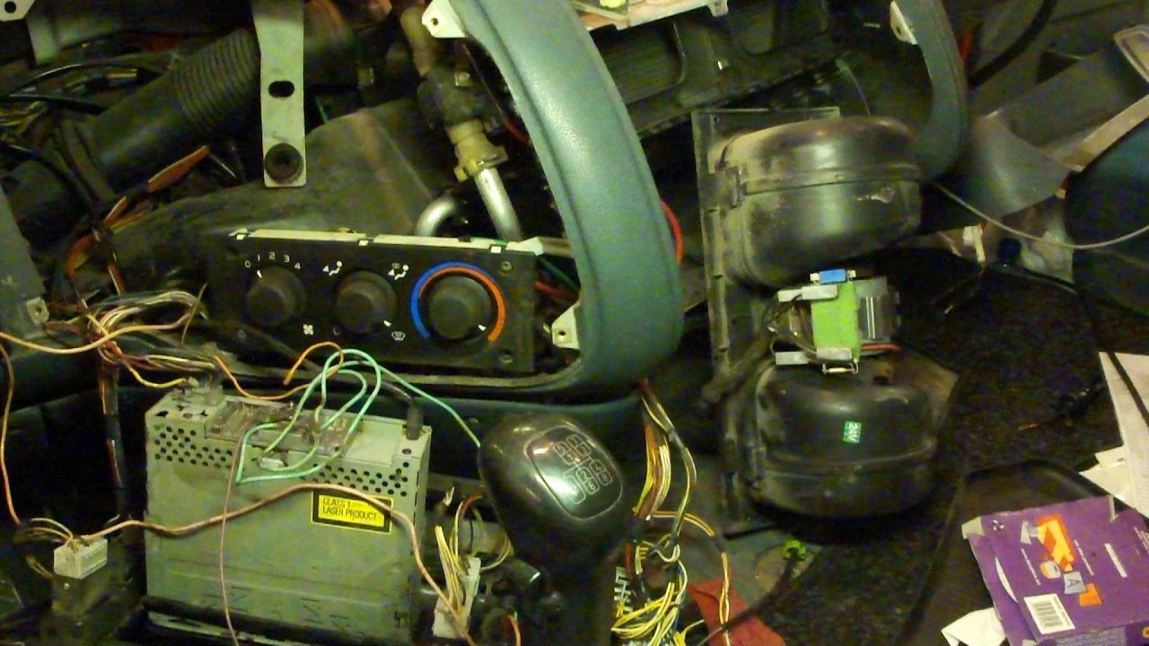 Снятие салонного моторчика DAF XF Removing Interior Blower