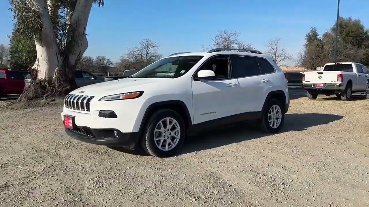 2017 Jeep Cherokee Bright White Black madera Visalia Fresno Financing Clovis Used stock Service Hig