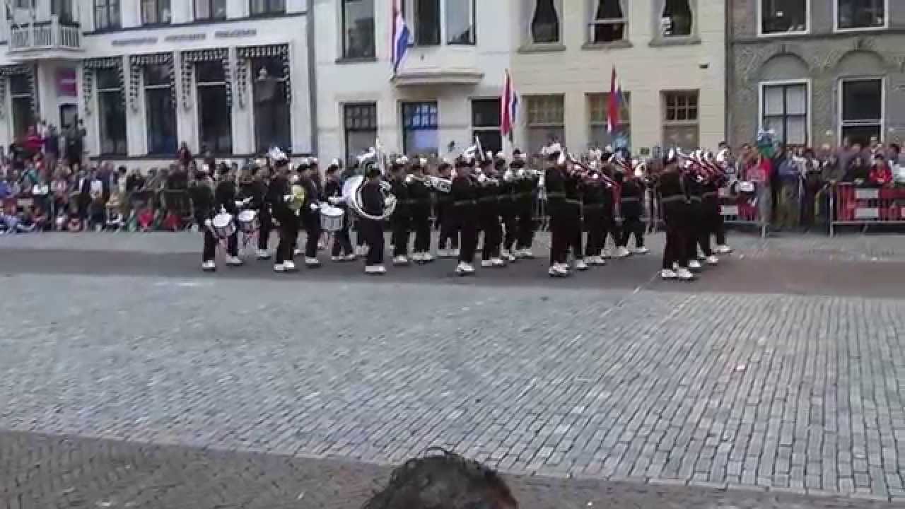 Het Jachthoornkorps Straatparade Kampen 2014