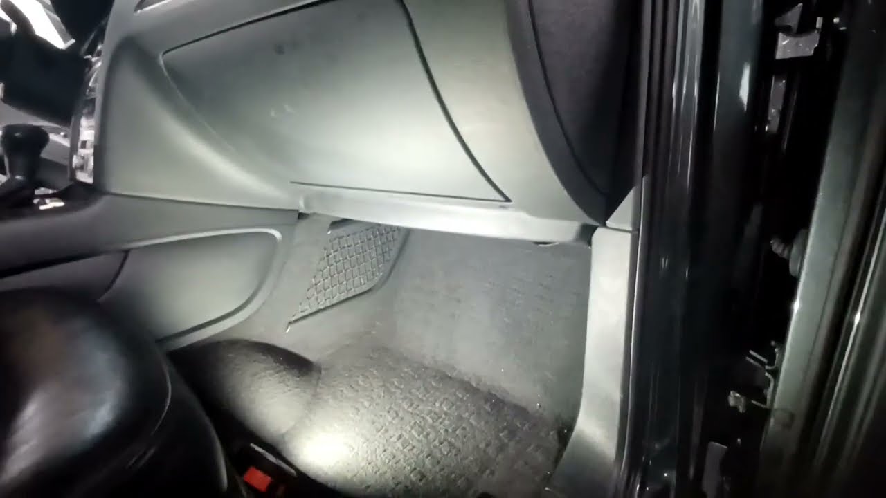 КАК УСТРАНИТЬ ВОДУ НА ПАССАЖИРСКОЙ СТОРОНЕ AUDI Q7.