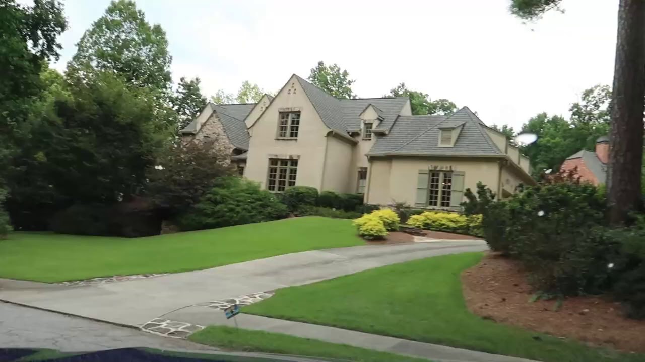 ATLANTA'S WEALTHY NEIGHBORHOODS