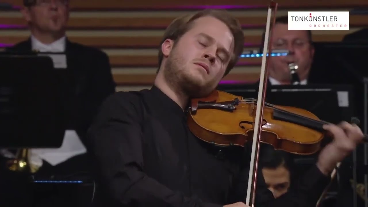 Tobias Feldmann performs Samuel Barber's Violin Concerto Op. 14