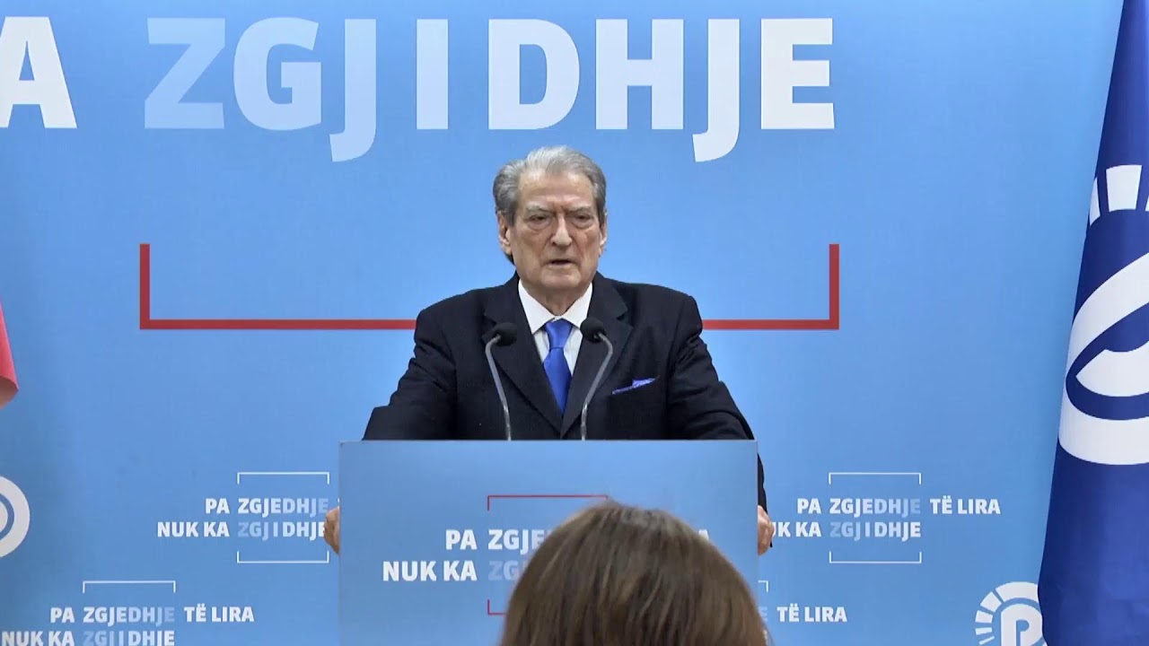 Kryetari i PD, Prof. Dr. Sali Berisha konferencë me gazetarët salla “Azem Hajdari”, selia e PD
