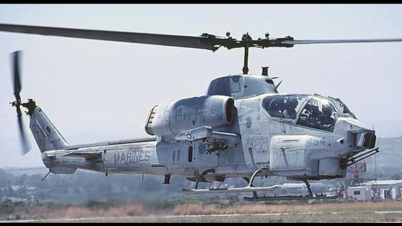 Американский многоцелевой ударный вертолет AH-1W 
