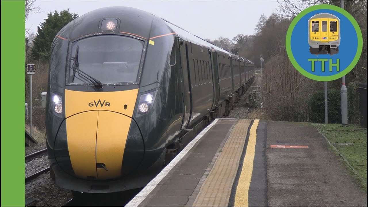 Trains at Pewsey