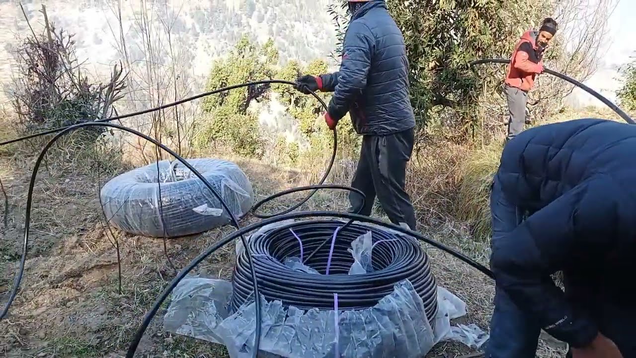 ड्रिप इर्रिगेशन' (Drip irrigation या trickle irrigation या micro irrigation या localized irrigation