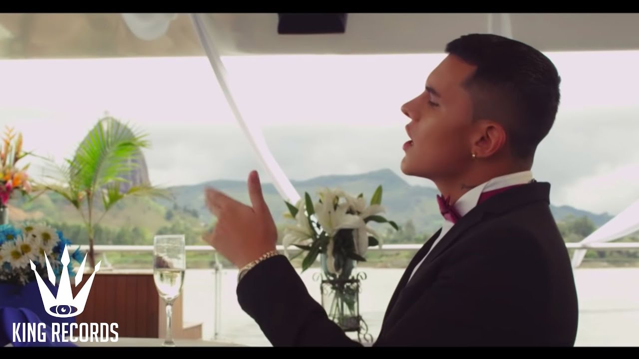 KEVIN ROLDAN - Me Tienes Loco (Official Video)