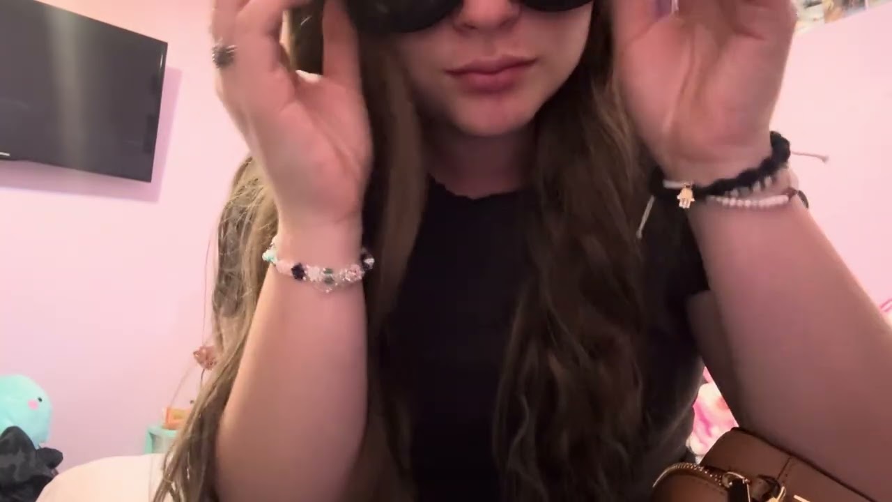 what’s in my purse and hand sounds asmr
