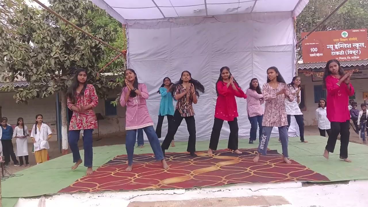 इयत्ता 7 वी मुली नृत्य नारी शक्ती 