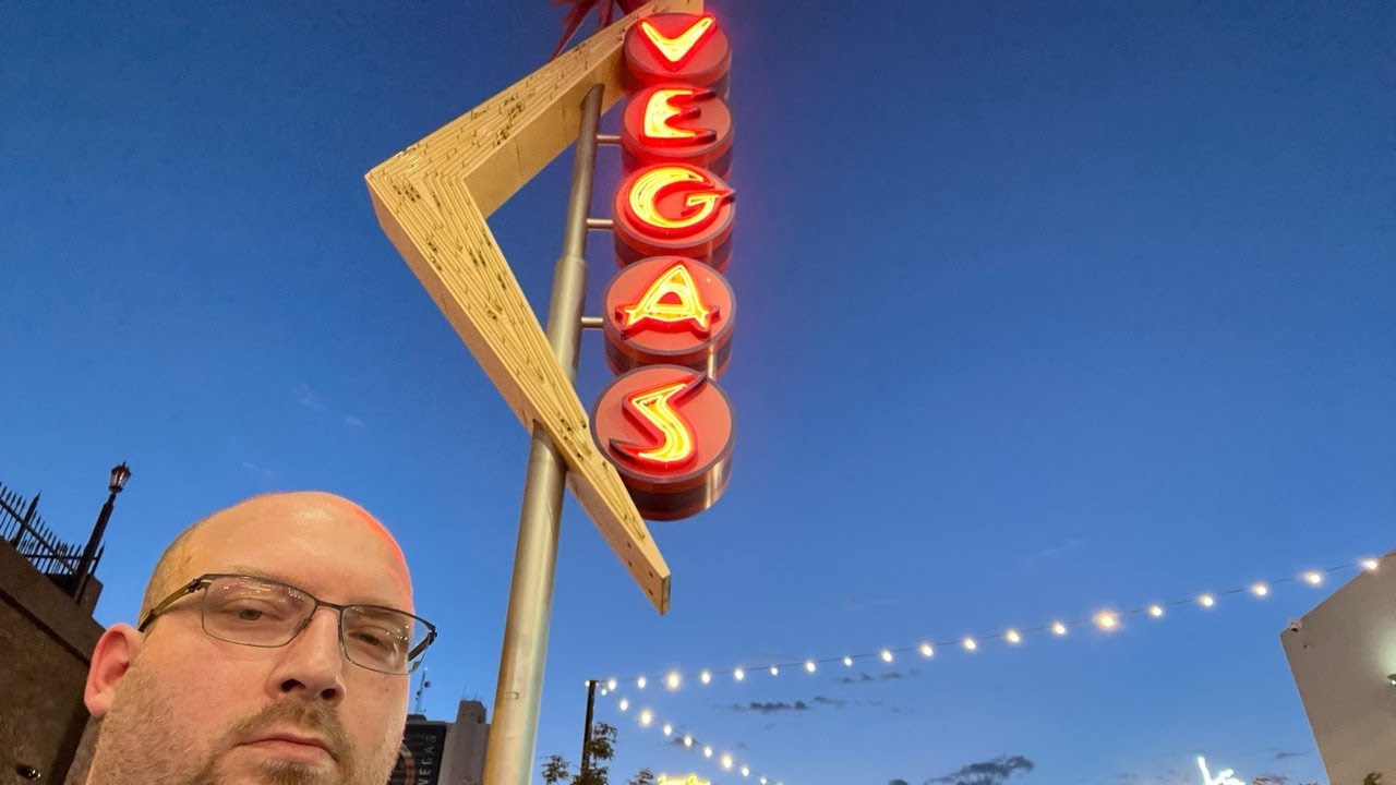 BIG T LAS VEGAS FREAKMONT STREET WACKY WEDNESDAY