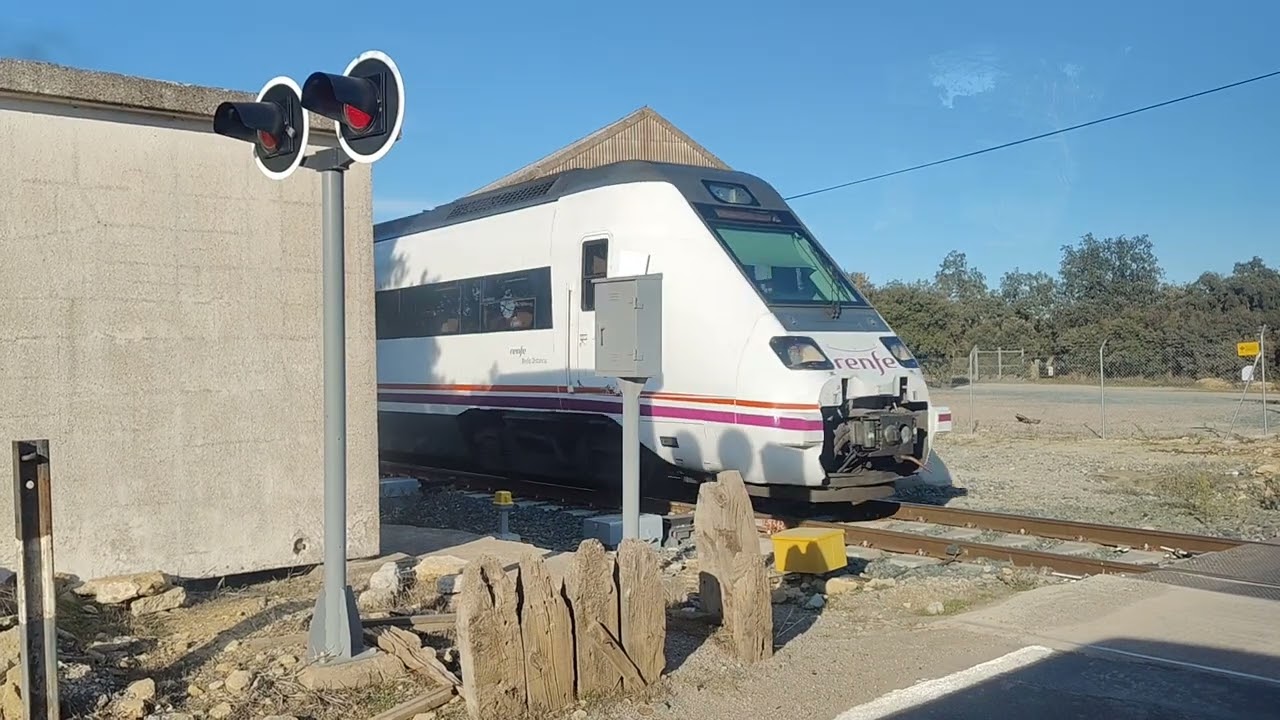 RENFE Osobowy odjazd ze stacji Estaci&oacute;n de Setenil Adif / HISZPANIA 2025