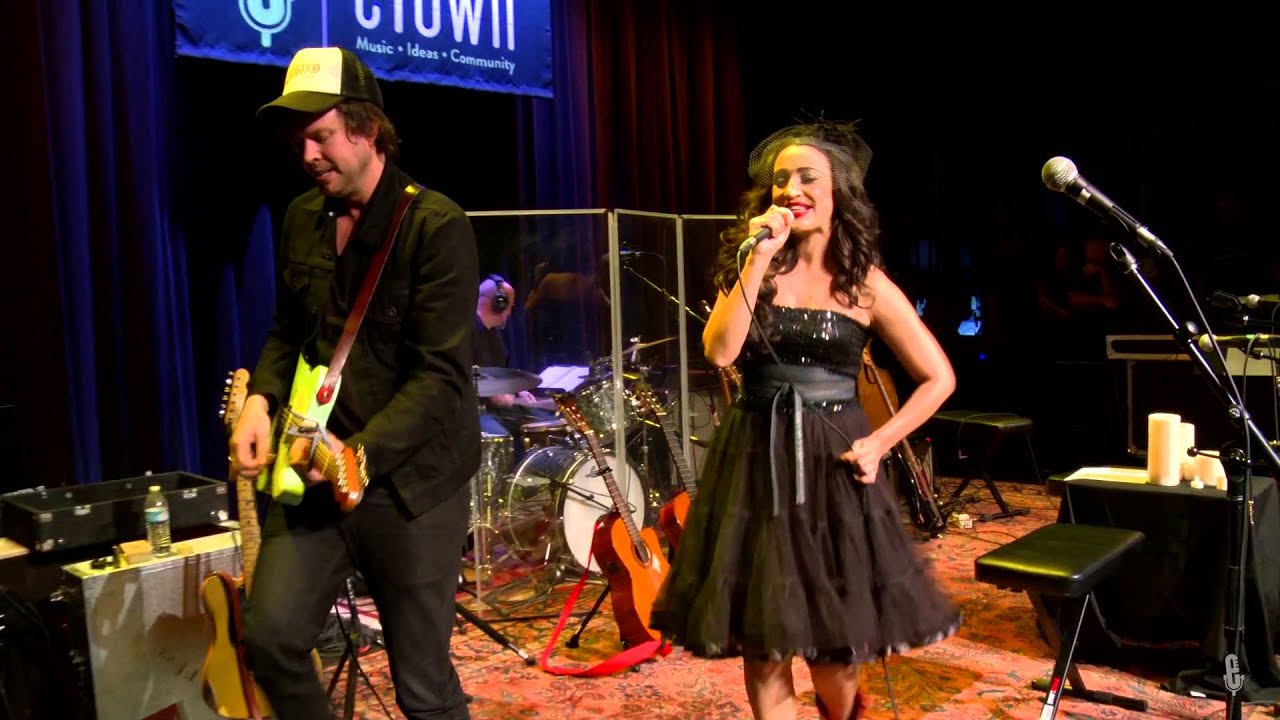 Lindi Ortega - Run Amuck (eTown webisode #911)