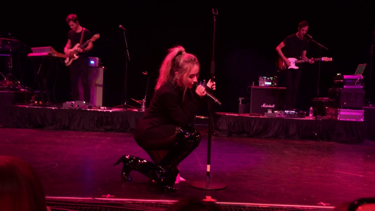Feels Like Lonliness & Smoke and Fire - Sabrina Carpenter LIVE - Kansas City