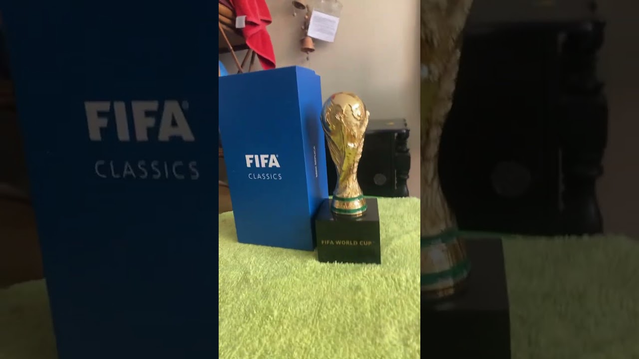 Trofeo r&eacute;plica copa del mundo hecha por la FIFA ￼
