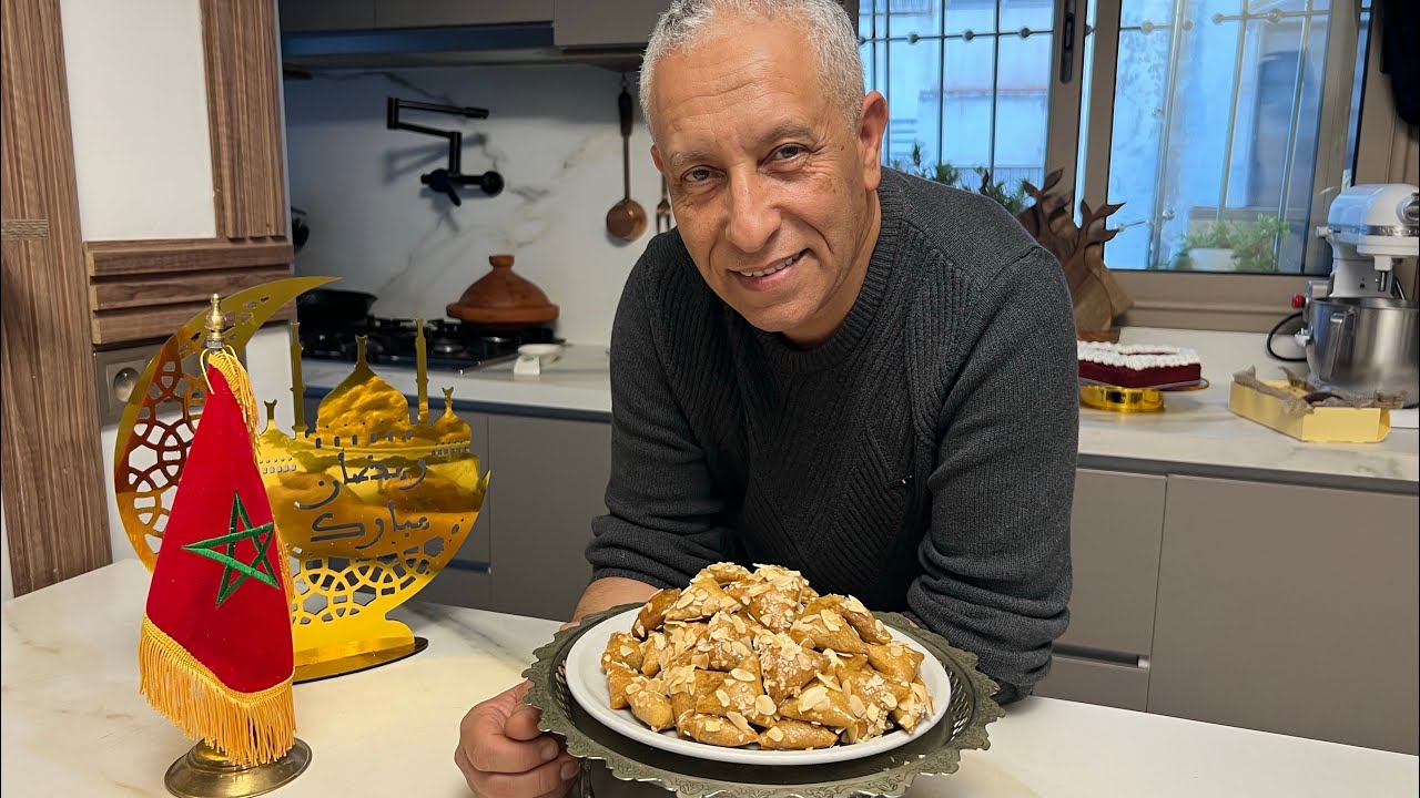 بالصينية و الصويرية بريوات اللوز بطريقتي ستيوتين تاكلوهوم في عضة وحدة قربو يكملوهوم ليا قبل التقديم