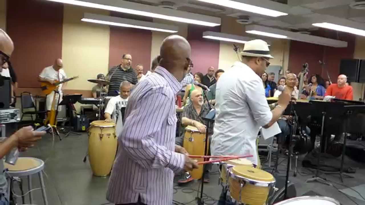 Adonis Puentes - Hommy Coro con Roberto Roena