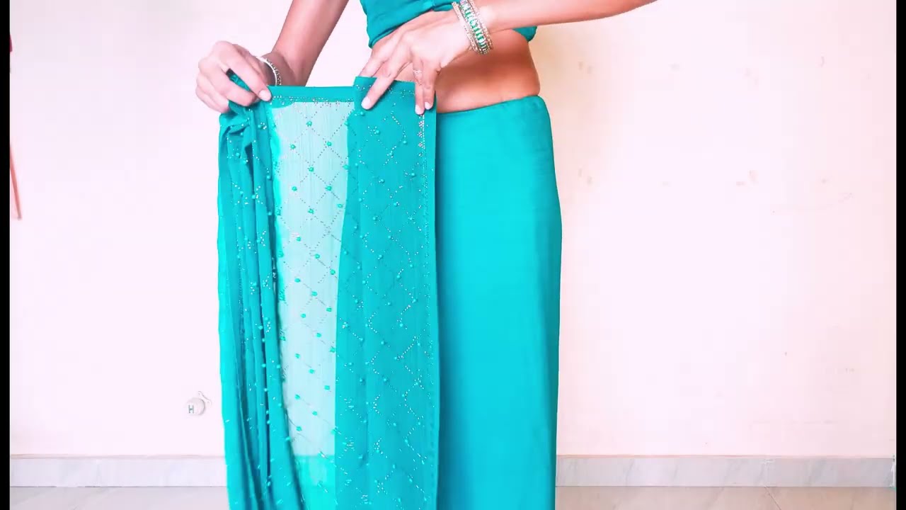 Gujarati style saree draping #shorts #fashion #youtube #trending #yt  @fashion.sareedrapingRp0705