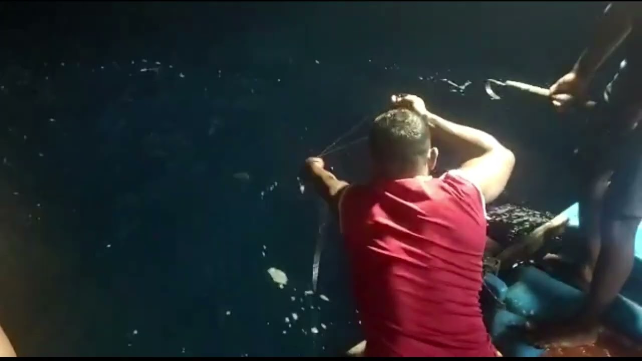 sensasi tarikan tuna di malam hari - bercucuran keringat nelayan gorontalo