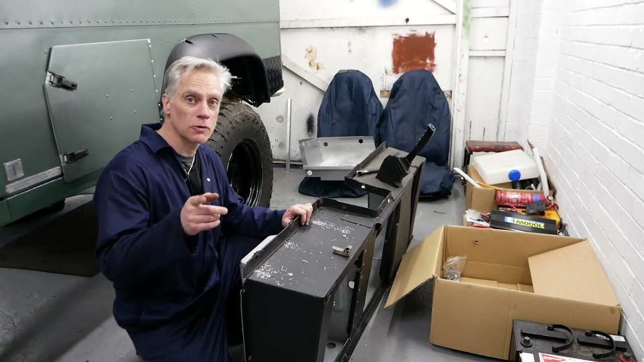 Land rover split charging system and new battery box (Beryl..Part 4)