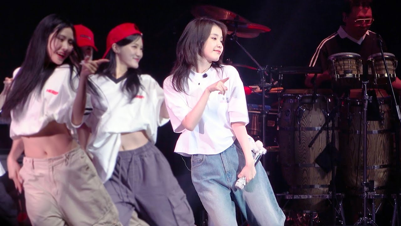 아이유(IU) - 라일락(LILAC) 직캠 @240525 IU H.E.R. CONCERT in Hongkong 앵앵콜