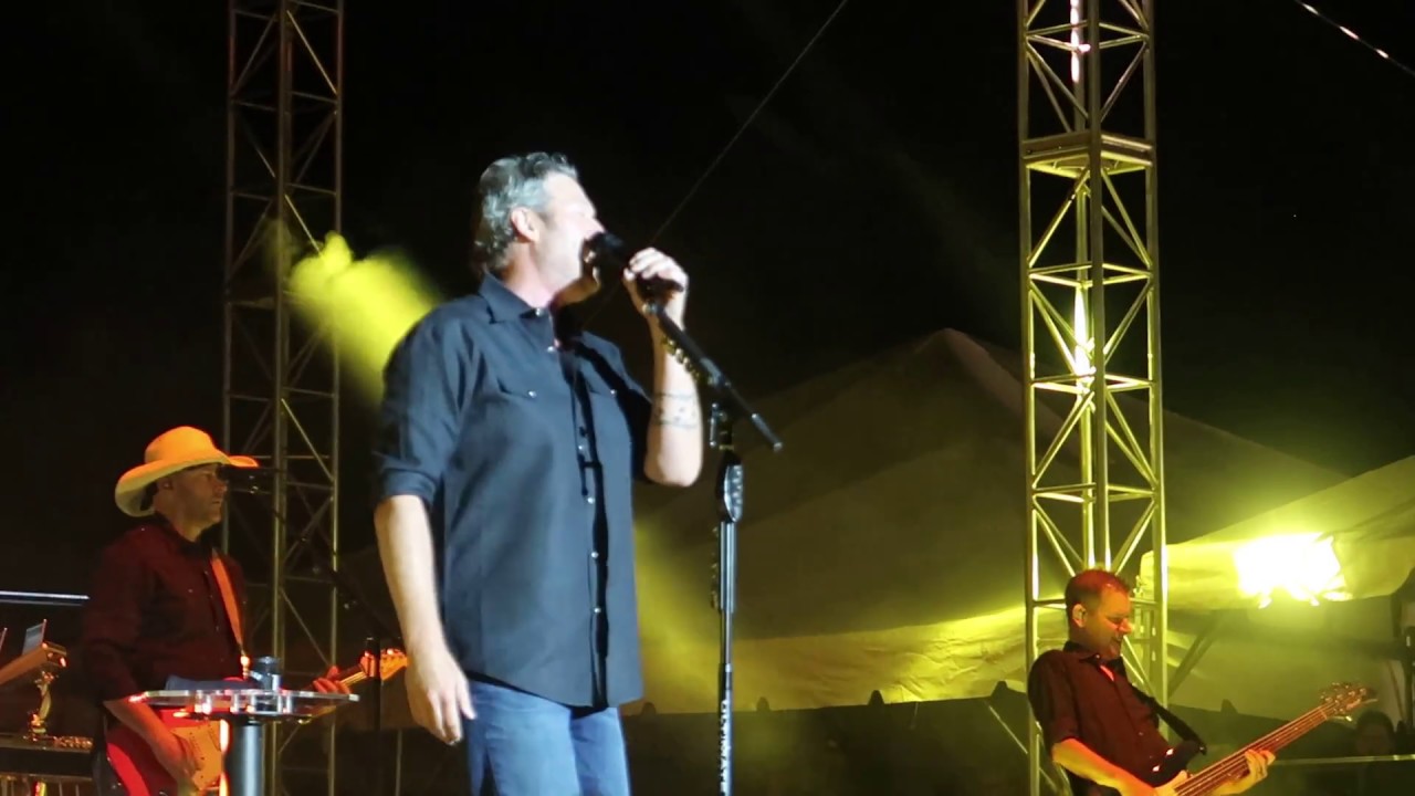 Blake Shelton Performing 