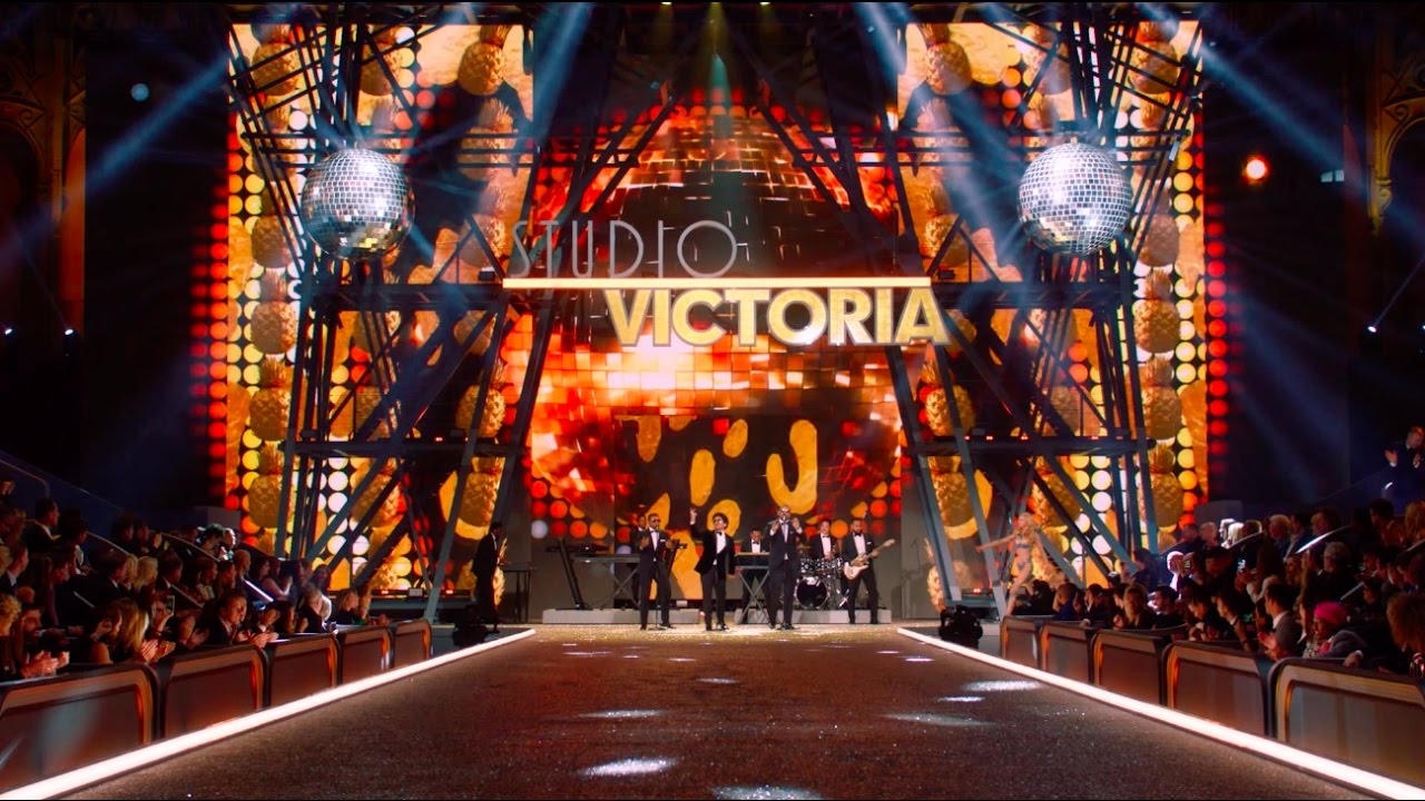 Bruno Mars - 24K Magic (from the Victoria&rsquo;s Secret 2016 Fashion Show) (Official Live Performance)