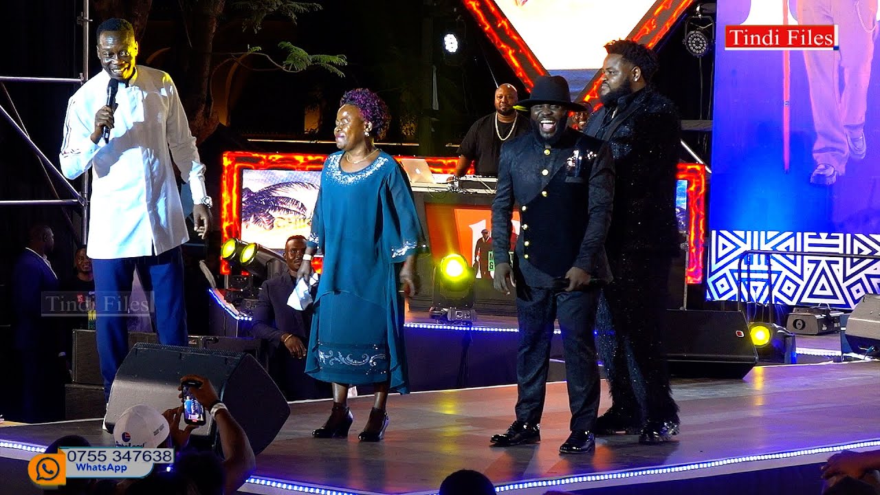 Mesach Semakula Ayimbidde Maama Wa Madrat Akayimba Bambi Nakaaba Ku Stage.Laba Sente Ezimuweledwa