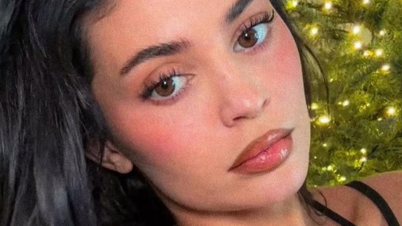 Kylie Jenner Turns Up The Heat With Oiled-Up Bikini Snap