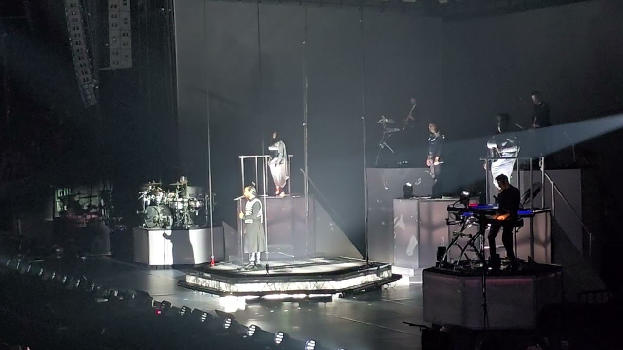 Slimane - Dans le noir - Bruxelles le 5 octobre 2024 .