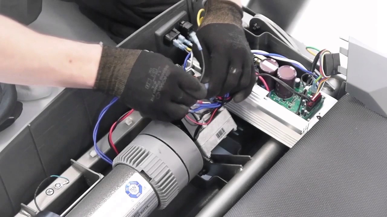Comment changer le moteur sur les tapis de course TC7, TC8, TC9 et TC10 ?