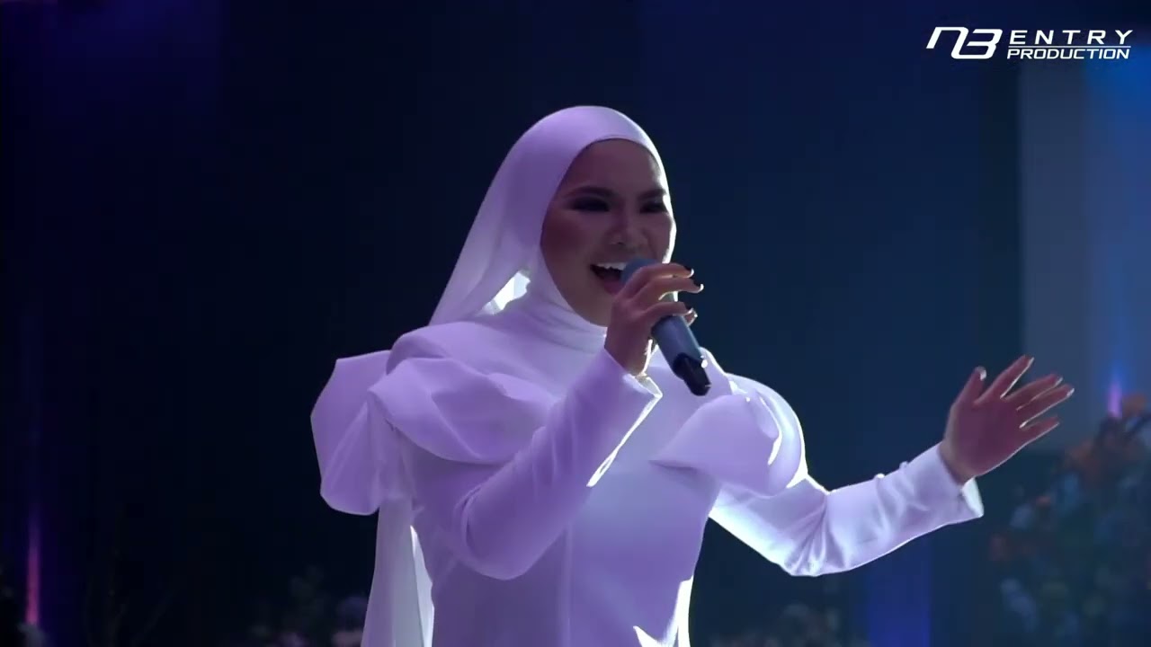 Live Perfomance by - Aina Abdul