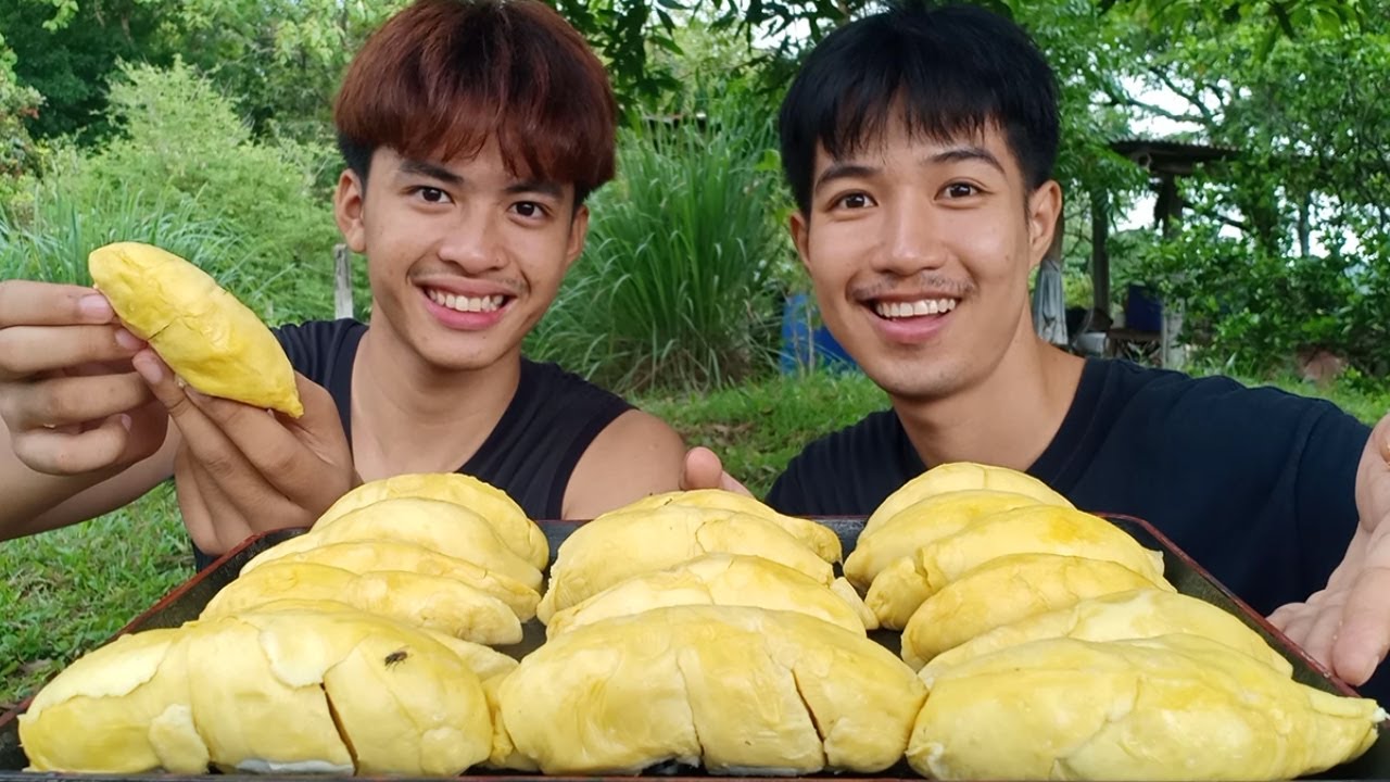 กินทุเรียนหลงลับแล ทุเรียนที่อร่อยขึ้นชื่อของอุตรดิตถ์