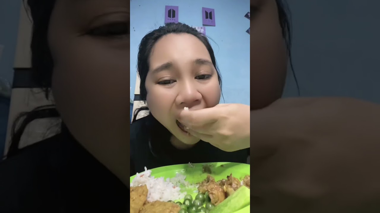 Makan Kulit ayam goreng dan sambel dadak