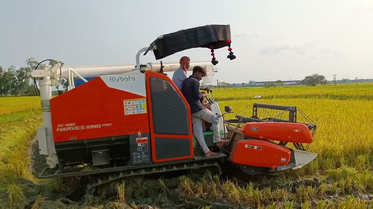 নতুন গাড়ি kubota 68 👑 pro এই গাড়িটি প্রথম ধান কাটছে। গাড়িটির speed দেখুন