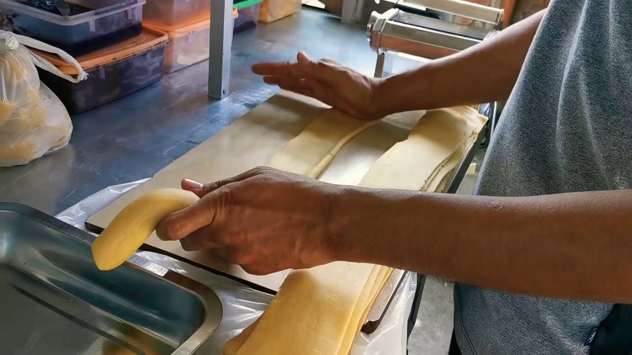 Cara menggulung molen (molen indra jaya)