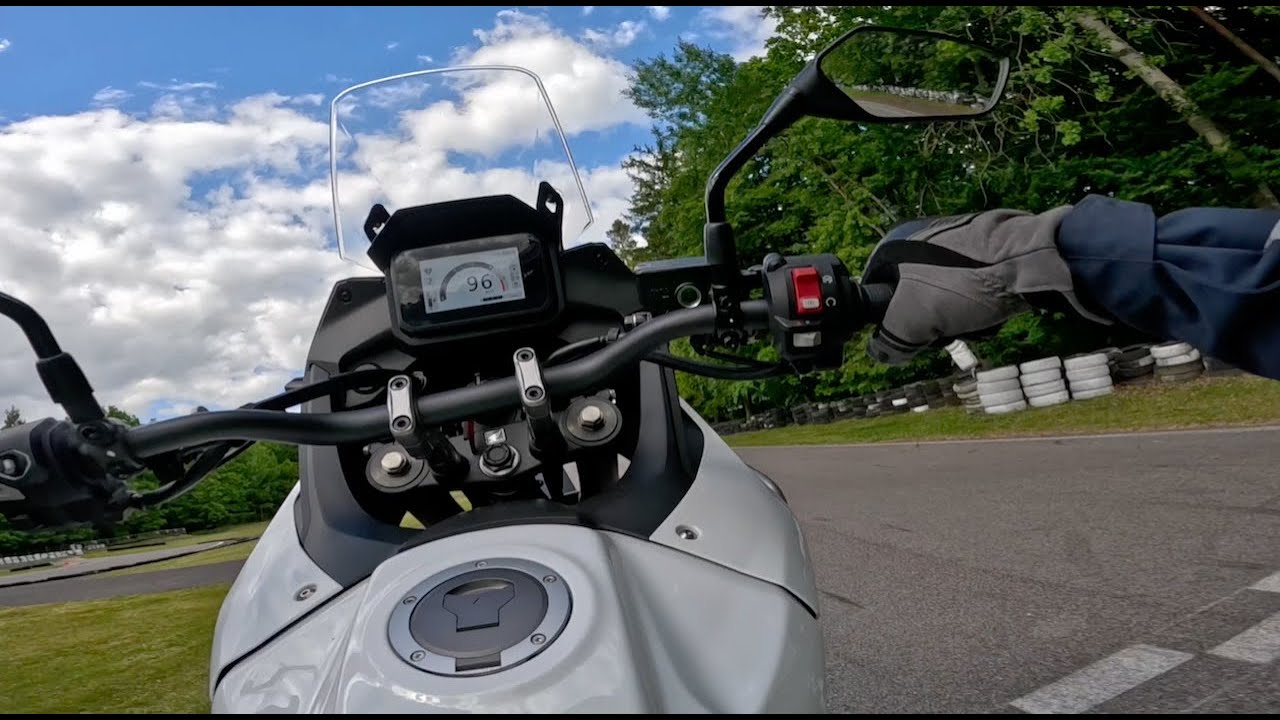 HONDA  XL750 Transalp na motodromu v Písku