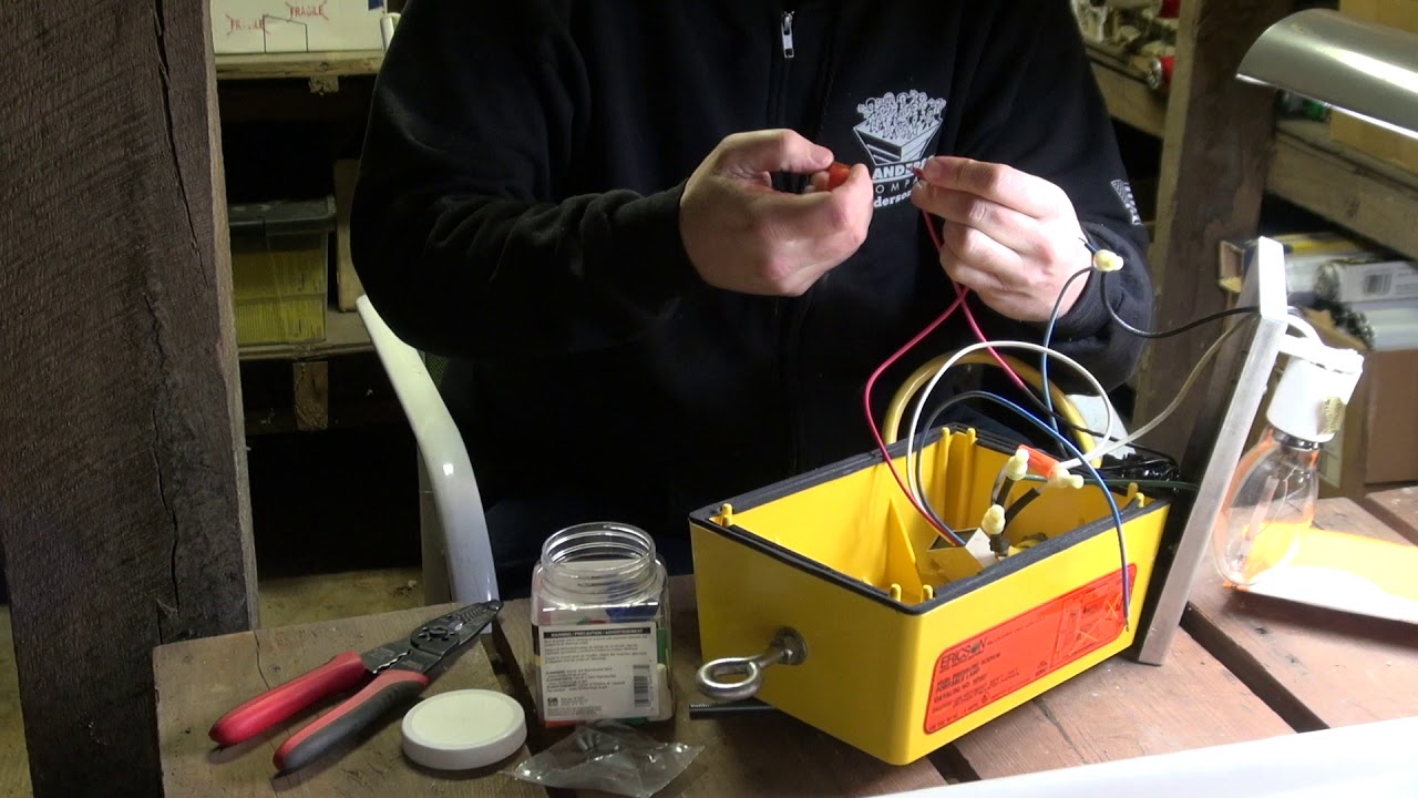 Fluorescent Friday: Fixing a Bad Ignitor in 70 watt High Pressure Sodium Vapor fixture with startup
