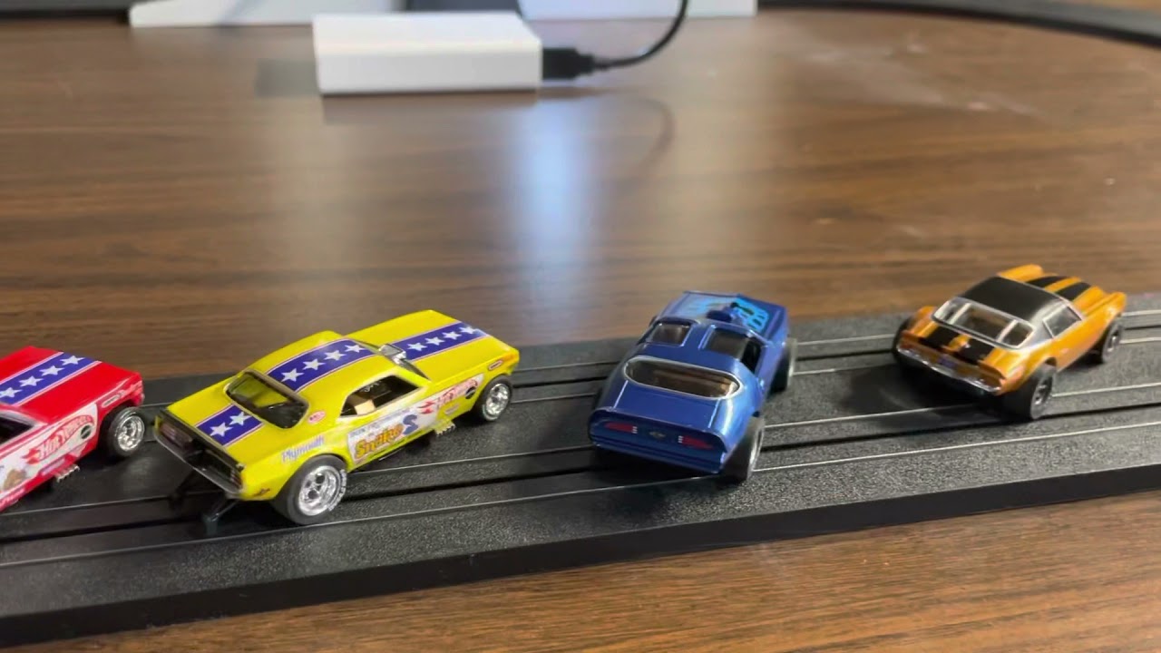 Auto world drag strip slot car track  layout.￼ With return track.
