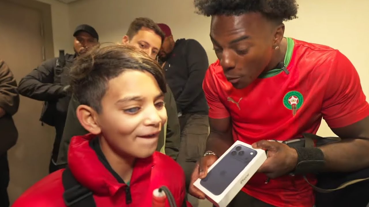 Ishowspeed gives away iPhone 17 pro to a blind boy in Morocco ❤️💯 @IShowSpeed 