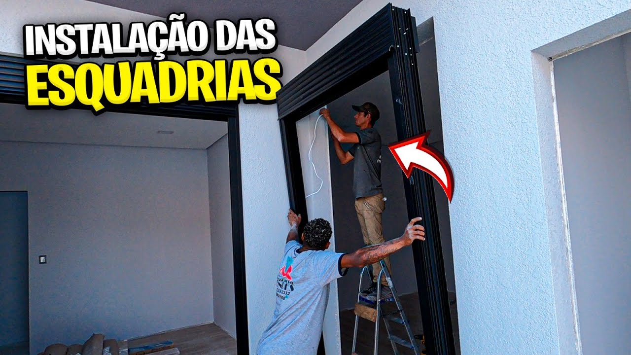 COMEÇARAM A INSTALAR AS ESQUADRIAS DE ALUMÍNIO E AS PORTAS DE VIDROS