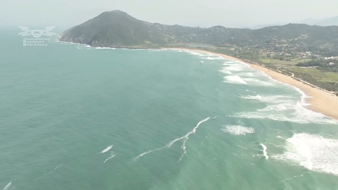 visão de drone jb da Praia do Silveira em Garopaba e Praia do Porto em Imbituba-Sc.