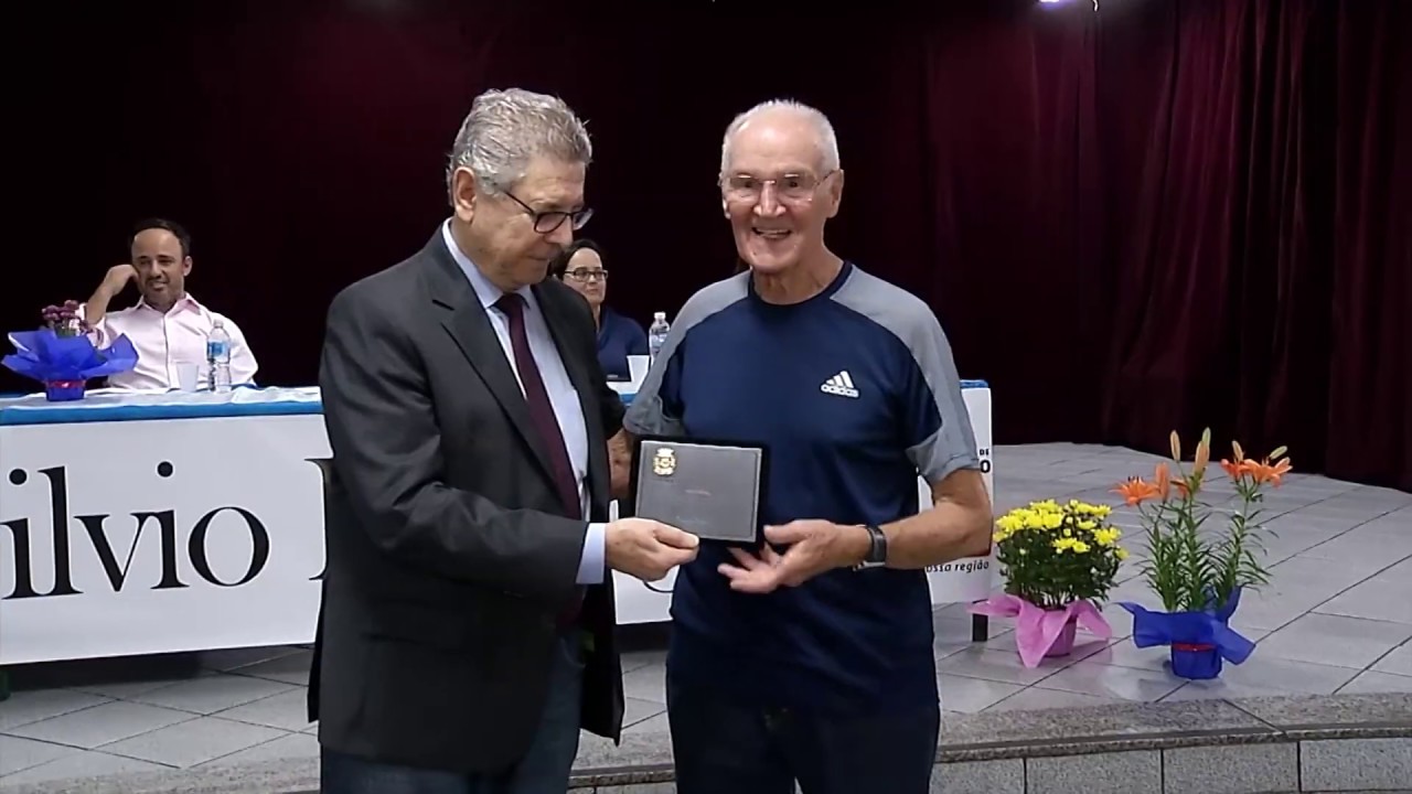 Escola Municipal Desembargador Silvio Portugal é homenageada em solenidade