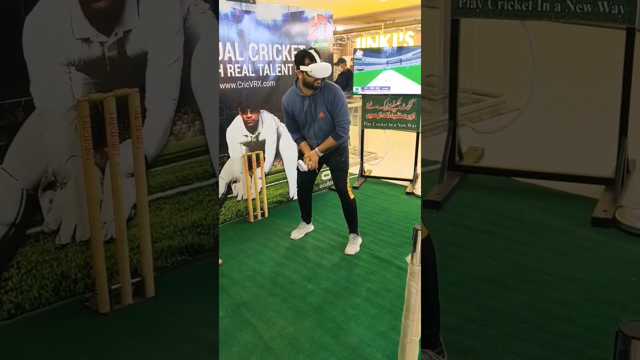 This VR Cricket Game is Amazing!! Play Cricket In Virtual Reality || Mall of Multan || VR Cricket